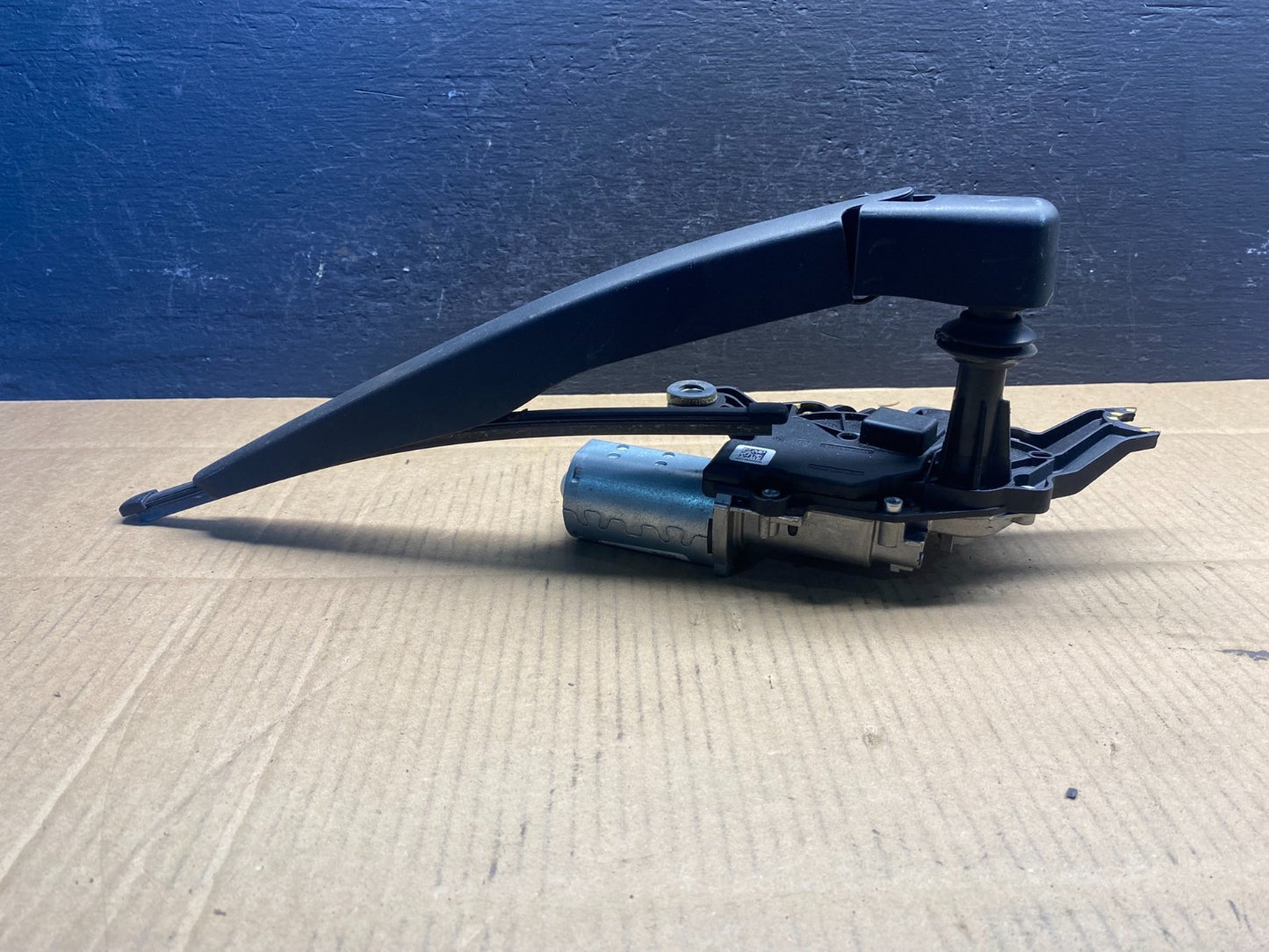 2020 to 2023 Ford Explorer Rear Windshield Wiper Motor ad5013 DG3