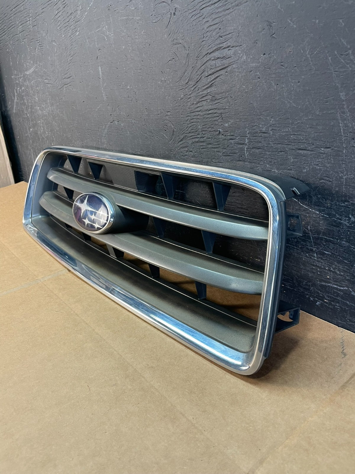 2003 to 2005 Subaru Forester Front Upper Grill Grille AE0833 DG1