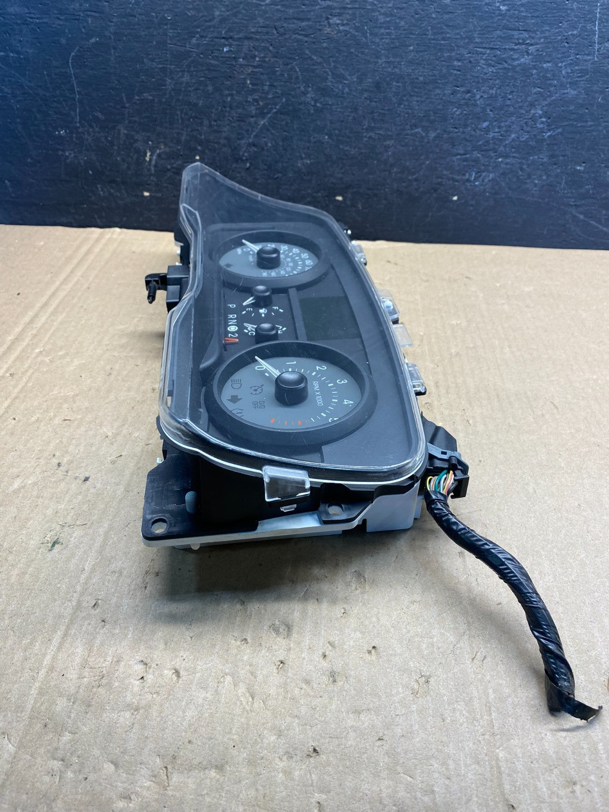2009 to 2010 Mercury Marquis Speedometer Cluster Gauge ae7633 DG2