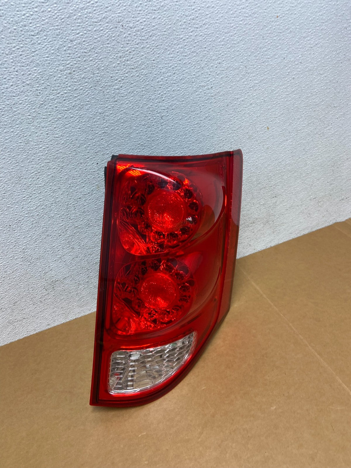 2011 - 2018 Dodge Grand Caravan Right Passenger RH Tail Light Led AD8882 DW2