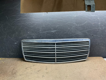 1994 to 1998 Mercedes-Benz W140 S600 S500 S320 Front Upper Grille M5176 DG0