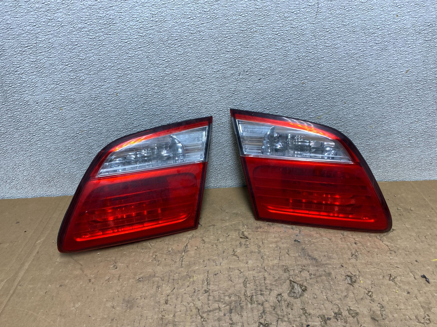 2000 - 2001 Infiniti i30 Left+Right Side Tail Lights Inner Oem V8441 DW0