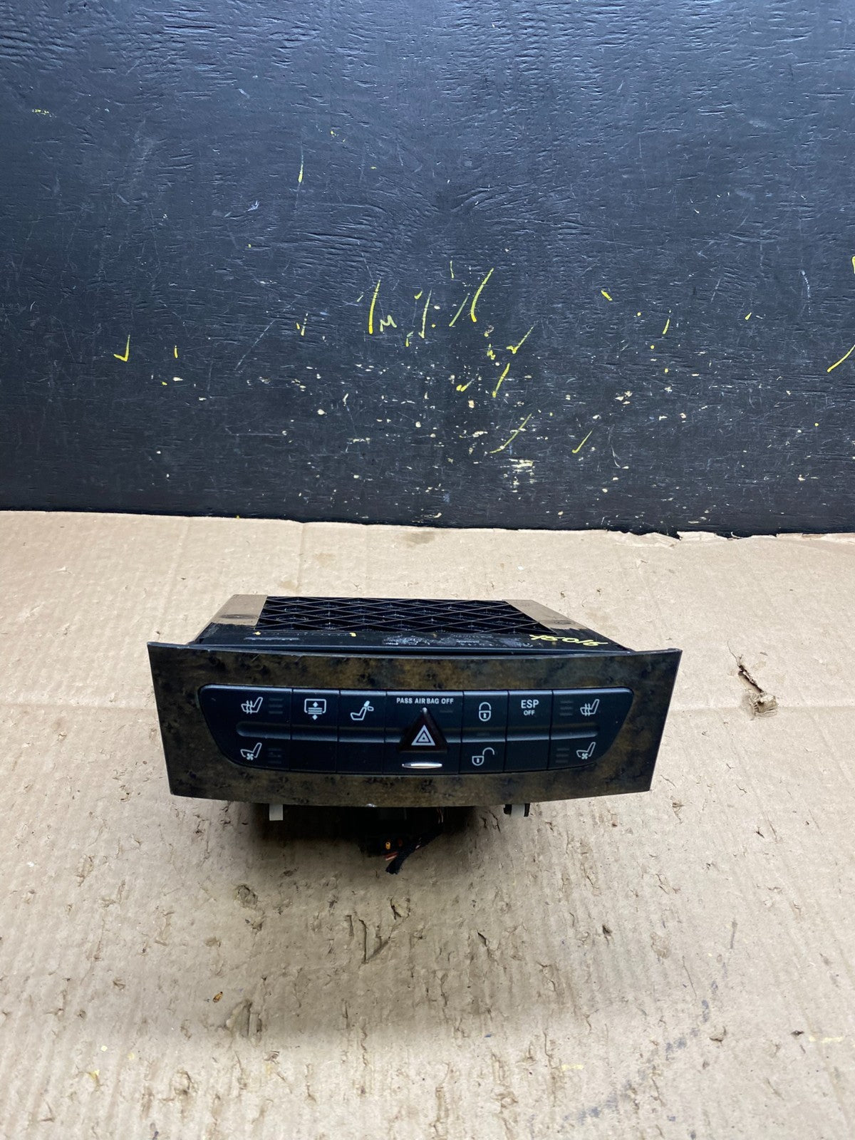 2006-2011 Mercedes W211 E350 E500 Center Console Switch Control Unit Y8018 DG0