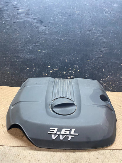 2012 to 2014 Jeep grand Cherokee 3.6L Engine Cover OEM y6667 DG3