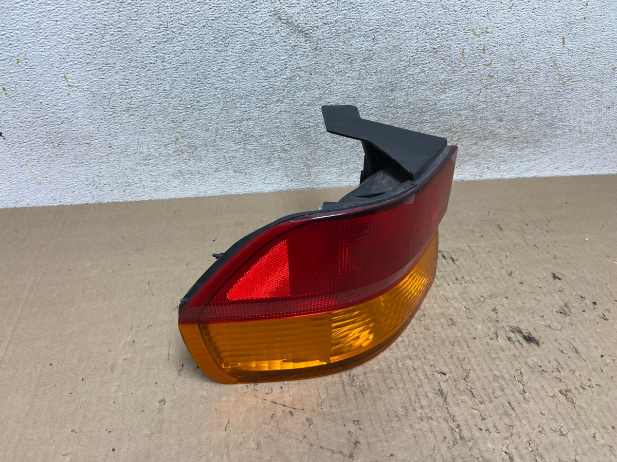 2002 2003 2004 Honda Odyssey Left Driver LH Side Tail Light AI2536 LK2