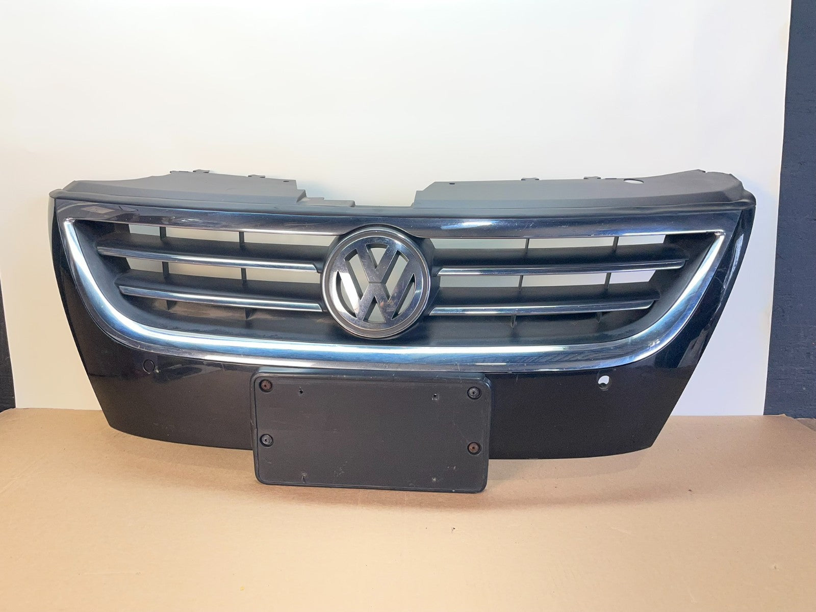 2009 to 2012 Volkswagen CC Front Upper Grill Grille AG9993 DG0