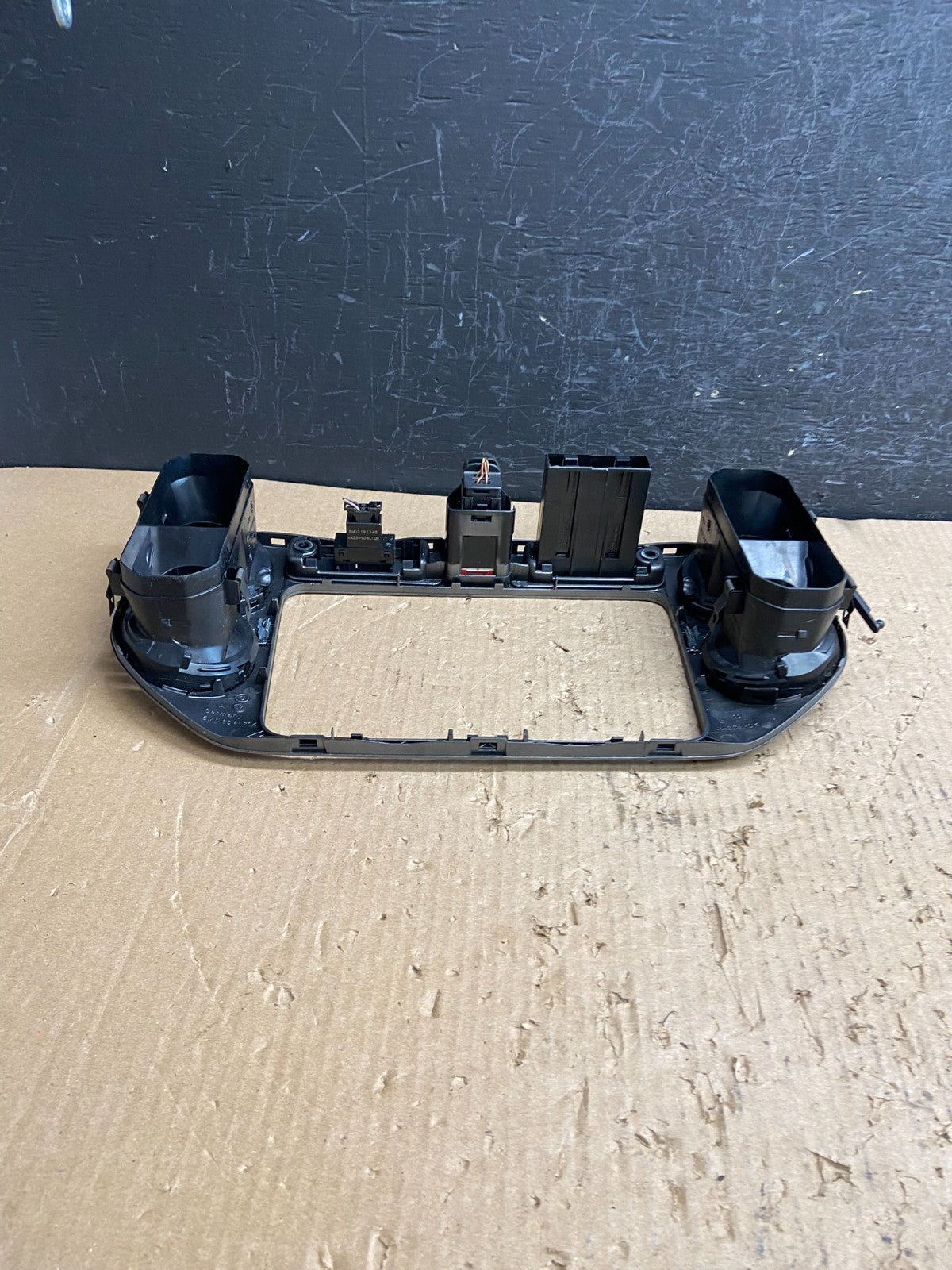 2009 2010 2011 Volkswagen Tiguan Center Dash Radio Bezel Trim AF1460 DG3