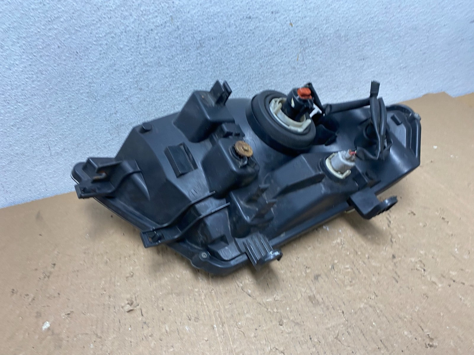 2008 to 2012 Nissan Pathfinder Halogen Headlight Left Driver Lh AD8179 DW4