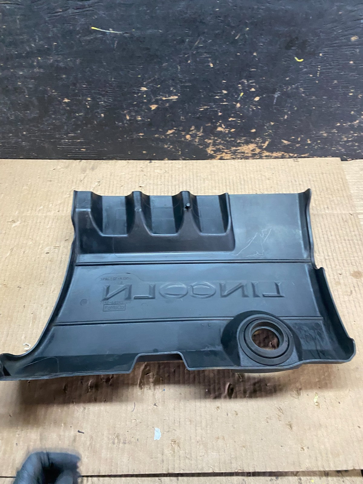 2009 to 2012  Lincoln MKS 3.7L Engine Motor Cover w5877 DG5
