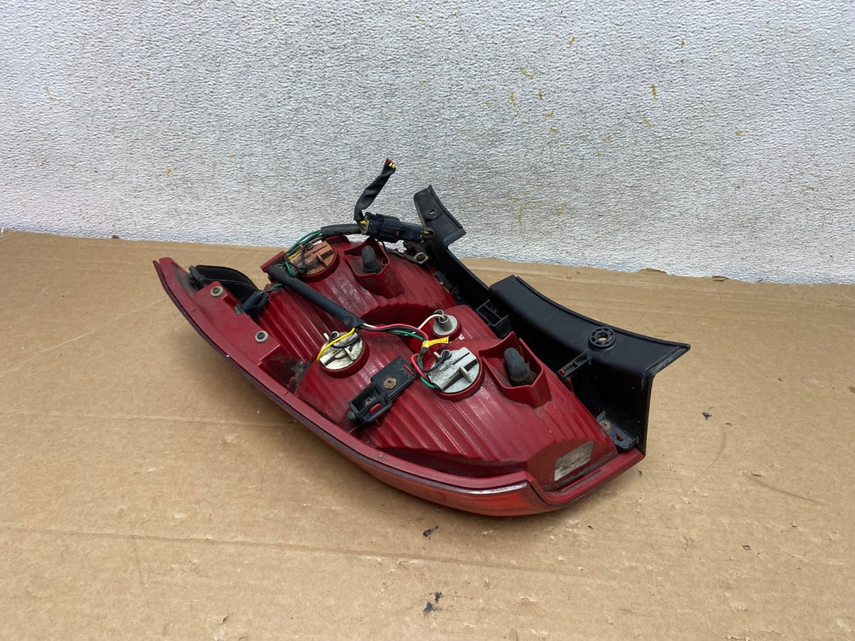 2005 to 2008 Kia Sportage Left Driver Side LH Side Tail Light AH8322 LK4