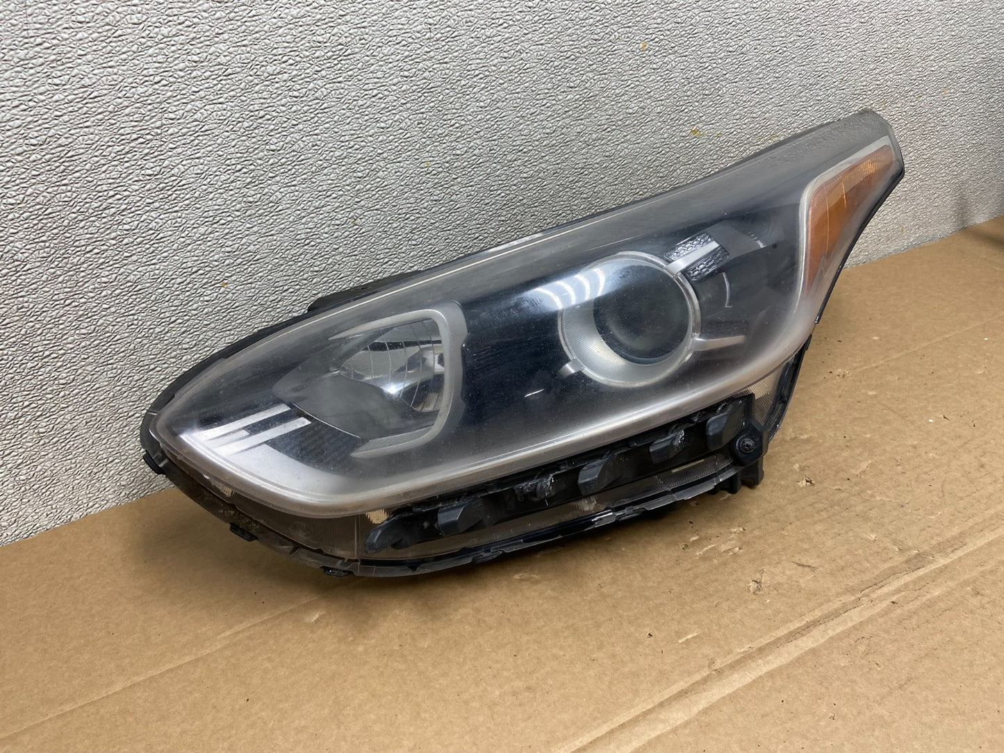 2019 to 2021 Kia Forte Left Driver LH Side Headlight Halogen Oem AB3505 DG2