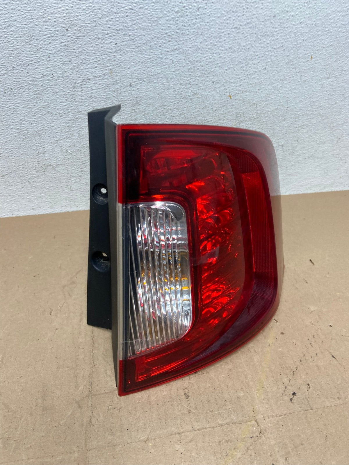 2011 2012 2013 2014 Ford Edge Right Passenger RH Side Tail light AE6774 LK2
