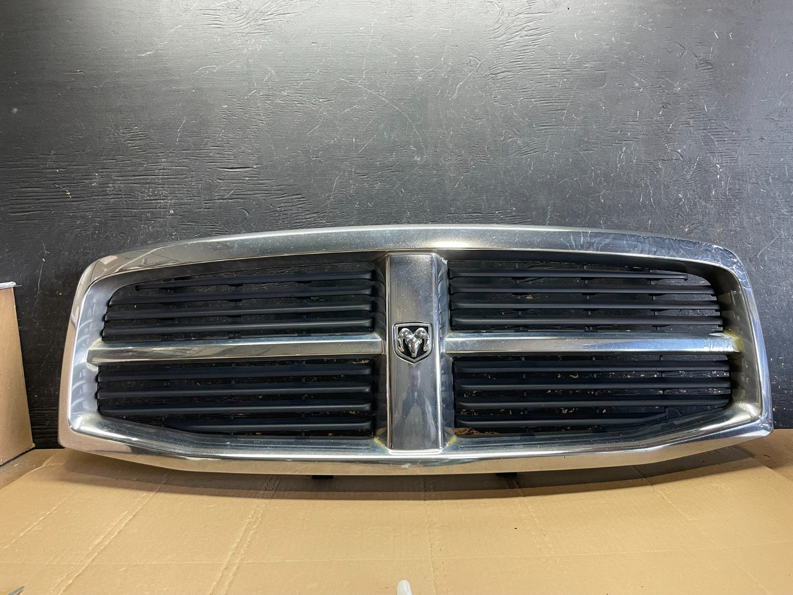 2004 to 2006 Dodge Durango Front Upper Chrome Grill Grille Oem AA8809 DG0