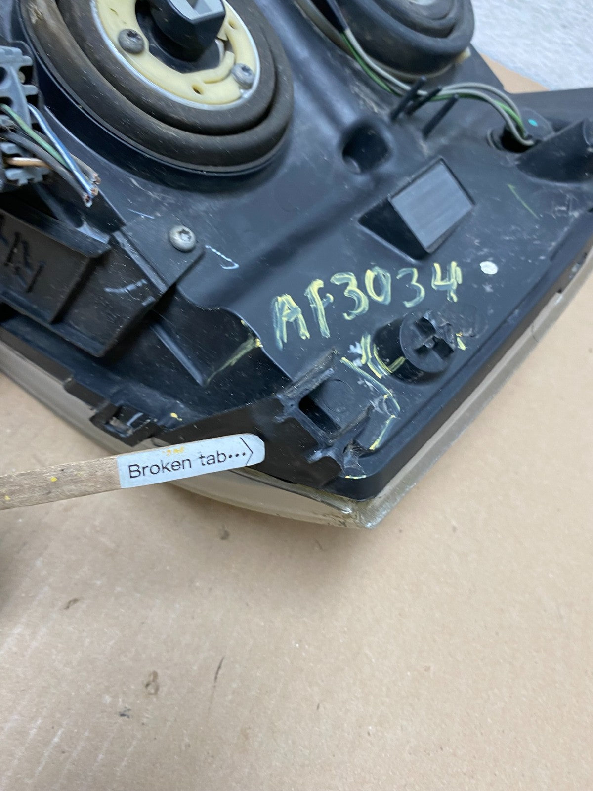 2007 - 2014 GMC Sierra Right Passenger RH Halogen Headlight AF3034 DW5