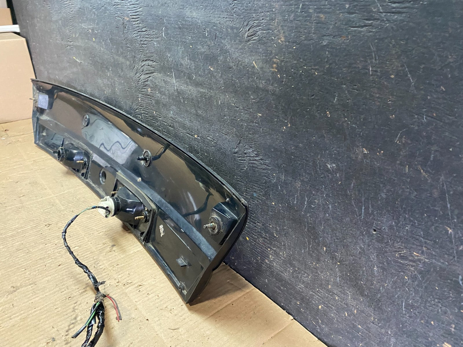 1995-1999 Chevrolet Monte Carlo Trunk Lid Panel Brake Light Bar Cover u6438 DG8
