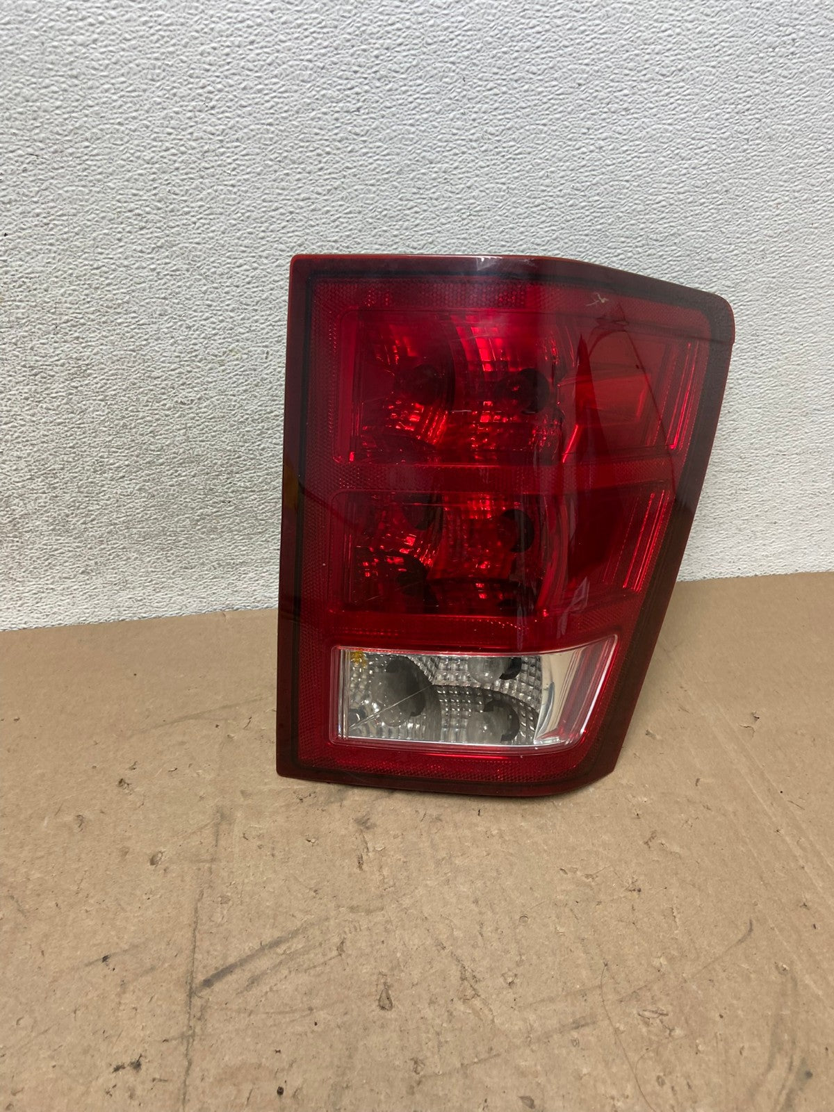 2005 - 2006 Jeep Grand Cherokee Right Passenger Rh Tail Light AG5297 LK0