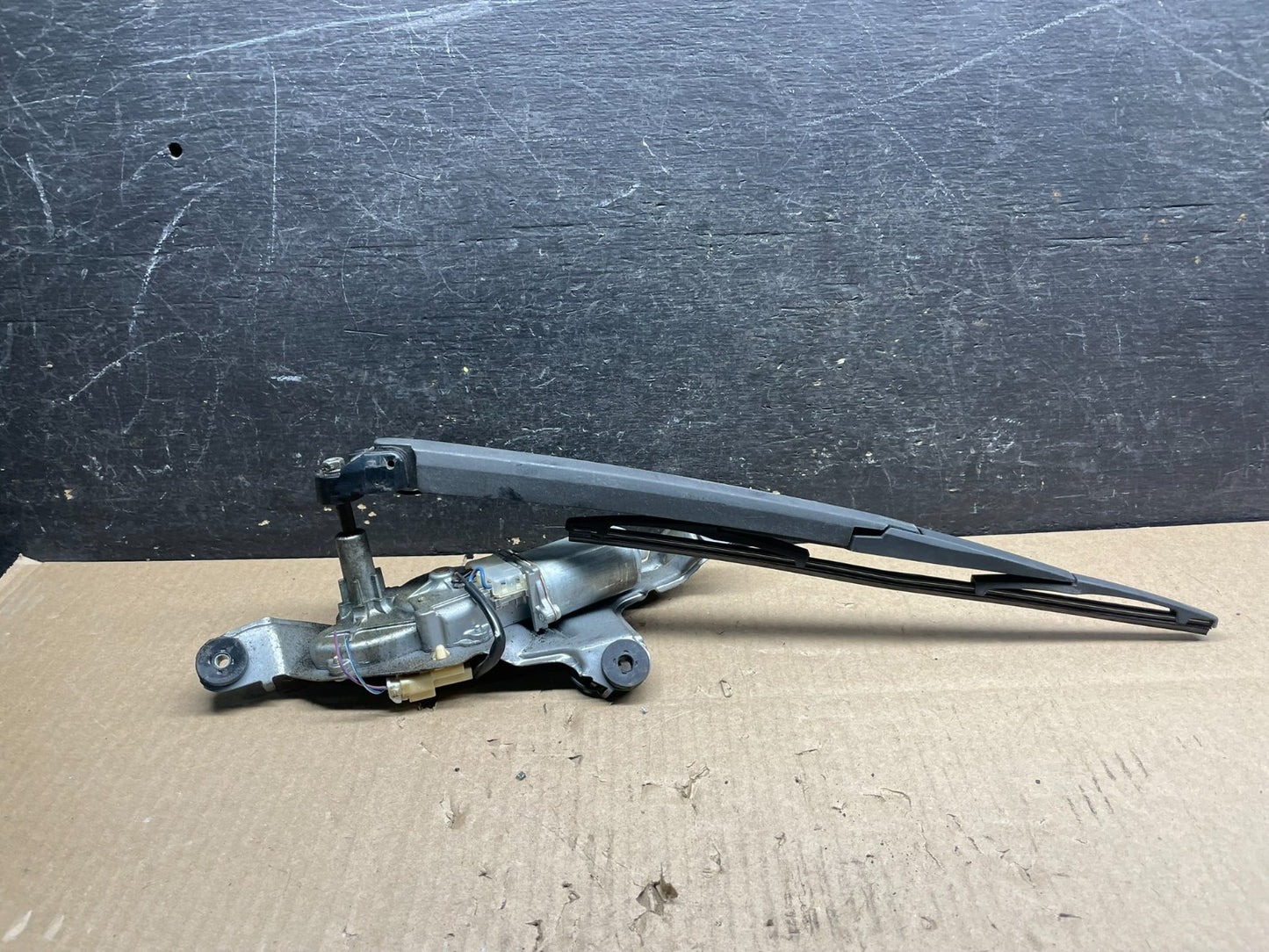 2007 to 2015 Mazda CX-9 CX9 Windshield Rear Wiper Motor v8807 DG1