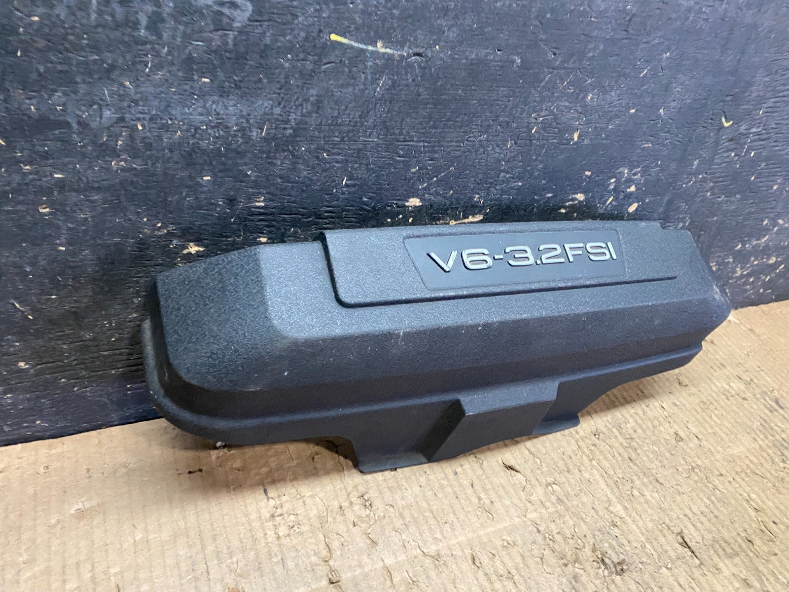 2008 to 2008 Audi  A6 3.2L Engine Motor Cover OEM Y6349 DG1