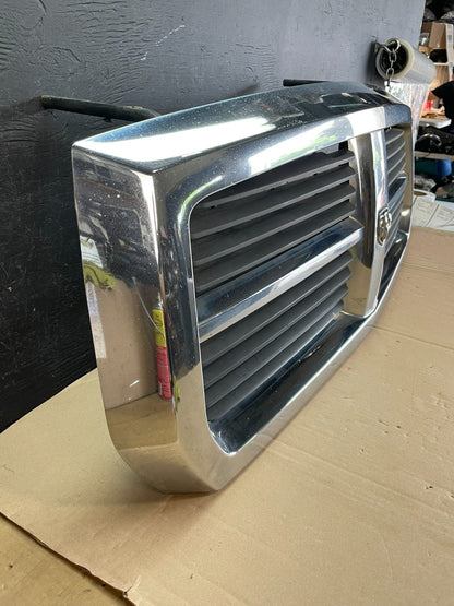 2004 to 2006 Dodge Durango Front Upper Chrome Grill Grille AD8411 DG2