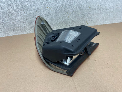 2002 -  2005 BMW 3 E46 Series Left Driver Side Lh Tail Light R4905 DW3