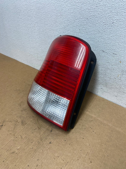 2002 Kia Sedona Left Driver LH Side Tail Light AD5143 LK1