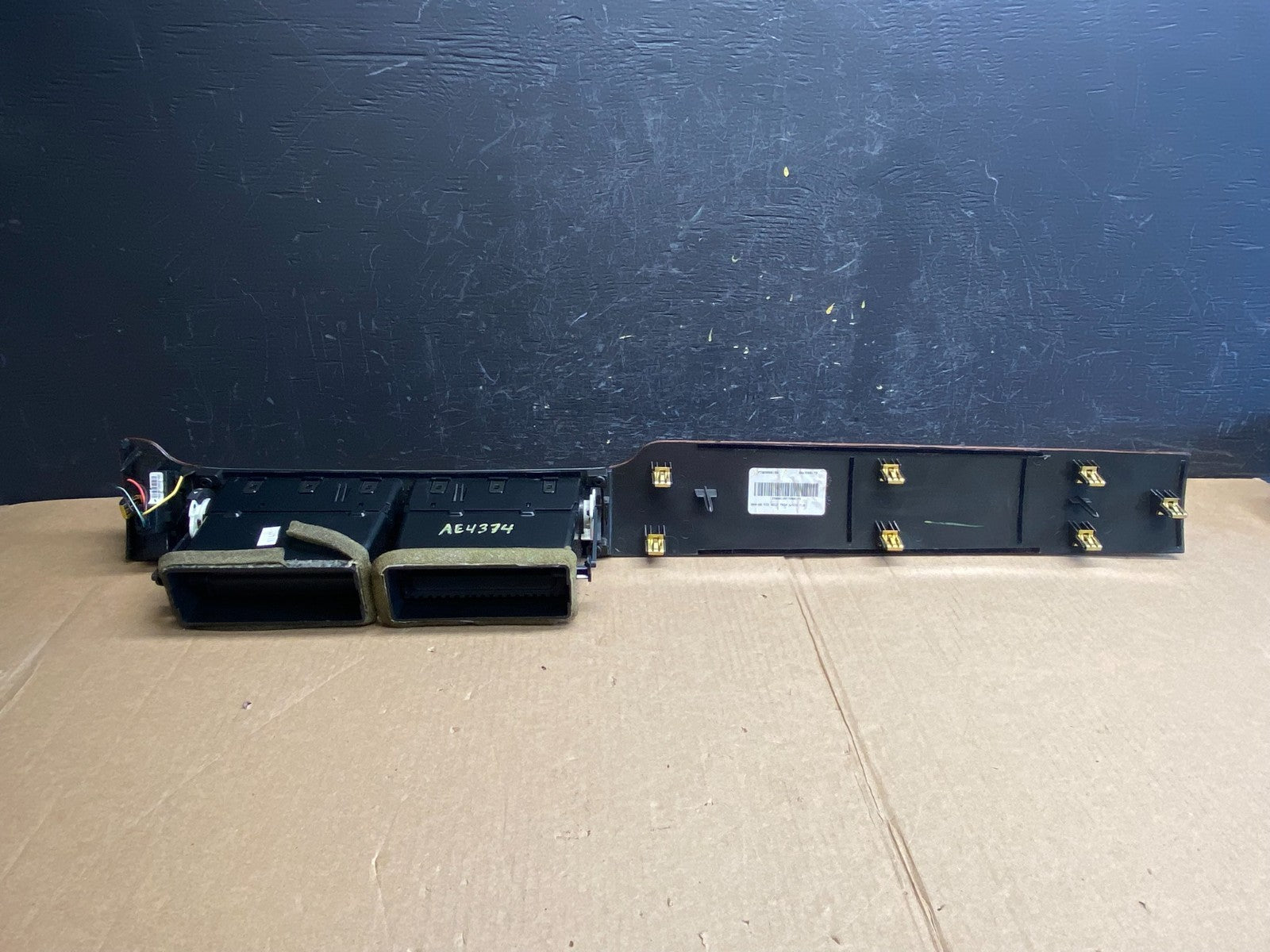2007-2014 GMC Yukon Tahoe Center Trim Plate Air Vent Maple AE4374 DG1