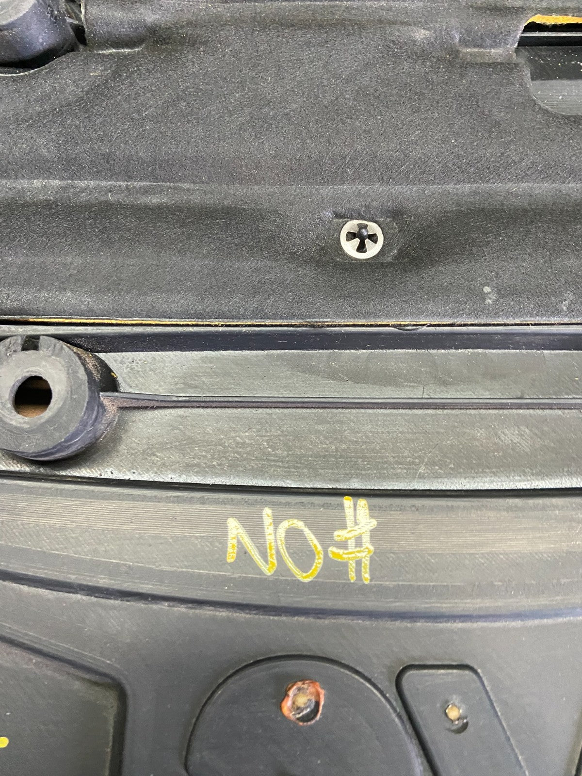 2003 to 2006 Kia Sorento 3.5L V6 Engine Motor Top Lid Cap Cover p8472 DG8