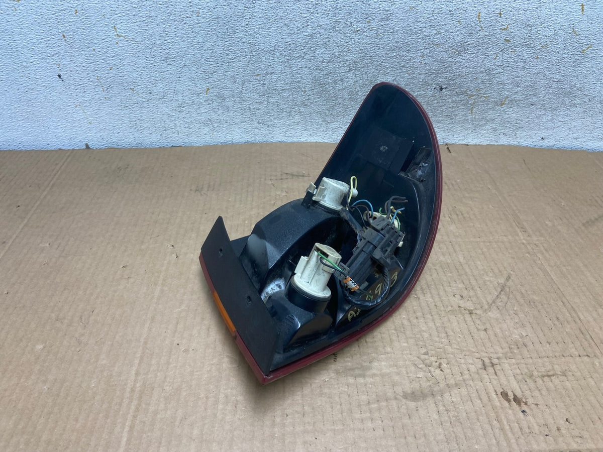 2000-2002 Saturn SL S-Series Left Driver LH Side Tail Light AI6993 LK5