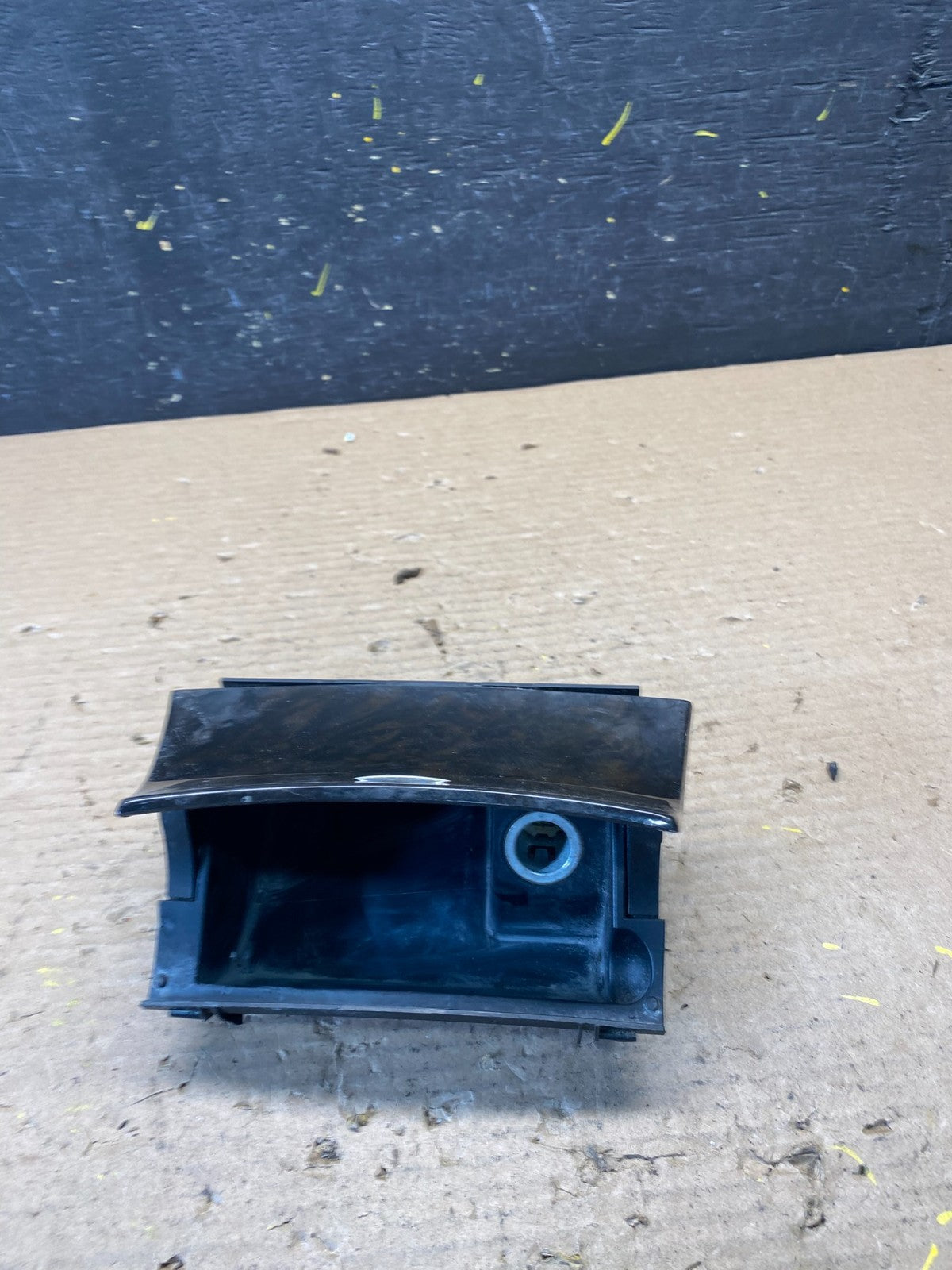 2003 to 2009 Mercedes W211 E350 Center Console Ash Tray Compartment S3129 DG3