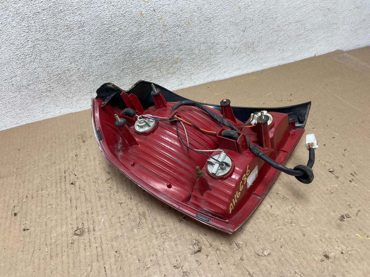 2001 2002 2003 Hyundai Elantra Right Passenger Rh Tail Side Light AH6636 LK5