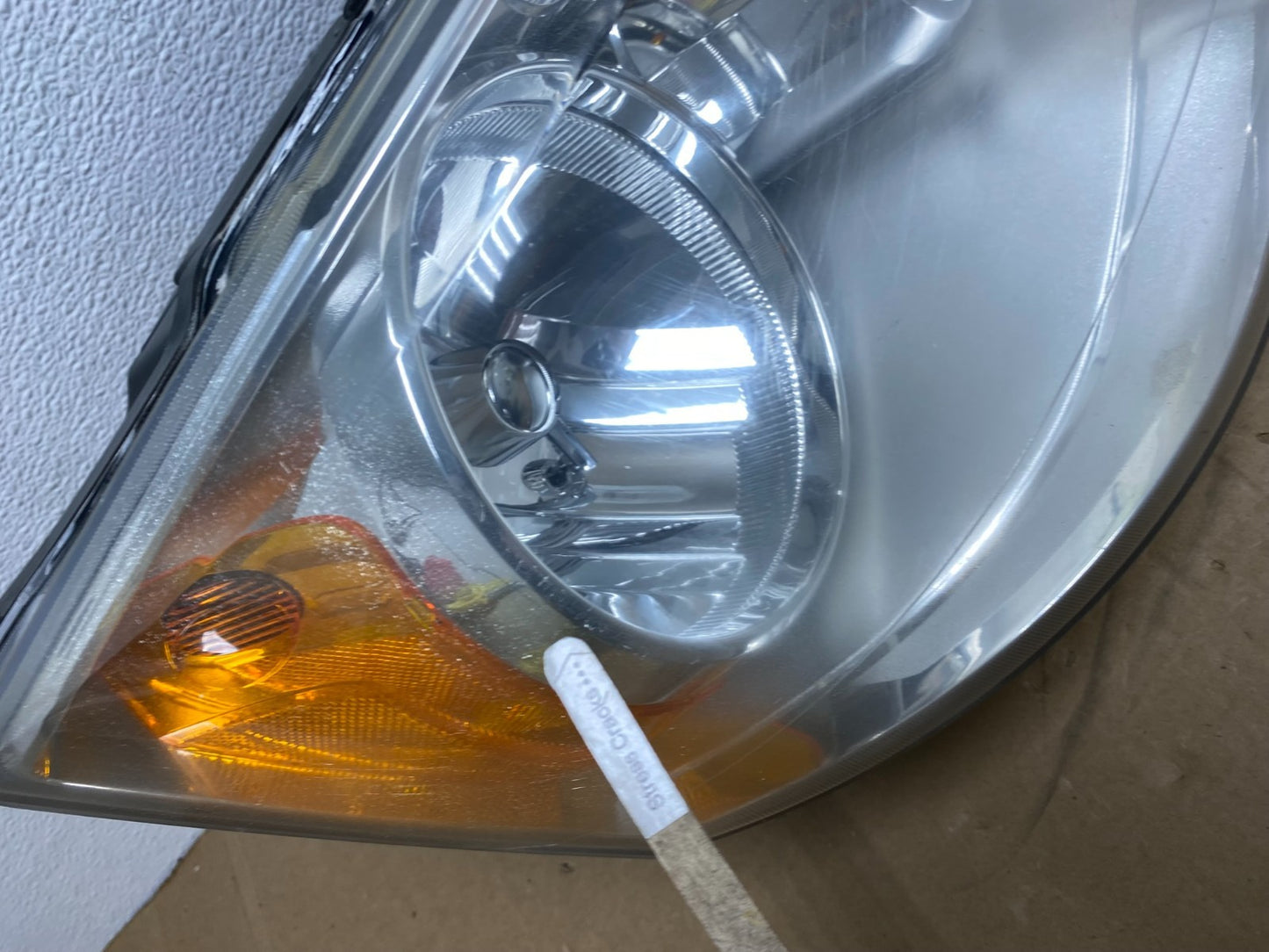 2008 to 2016 Chrysler Town and Country Left+Right Side Headlights AG1109 DW5