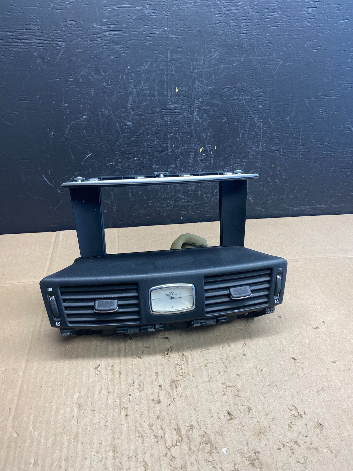 2011 2012 2013  Infiniti M37 Center Dash Radio Bezel W/ Vents Clock AB9694 DG0