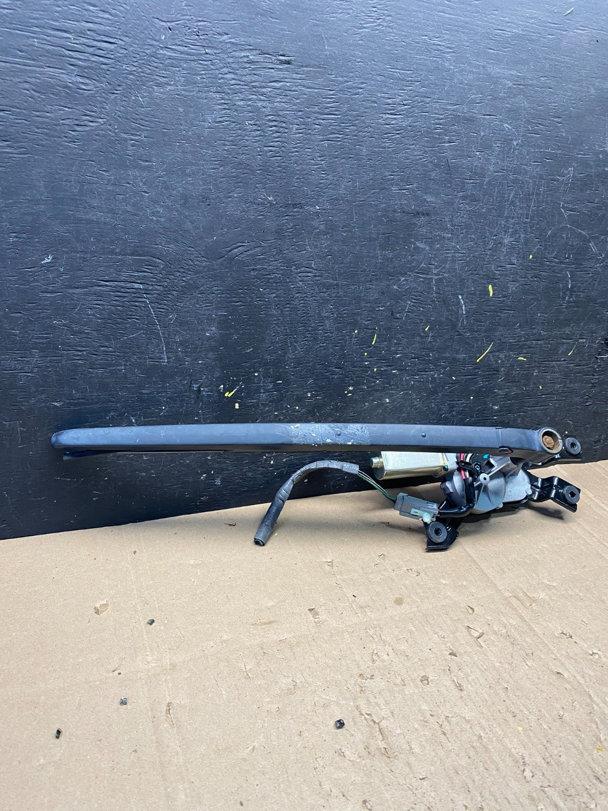 2012 to 2013 Land Rover LR4 Rear Glass Windshield Wiper Motor OEM r8843 DG1
