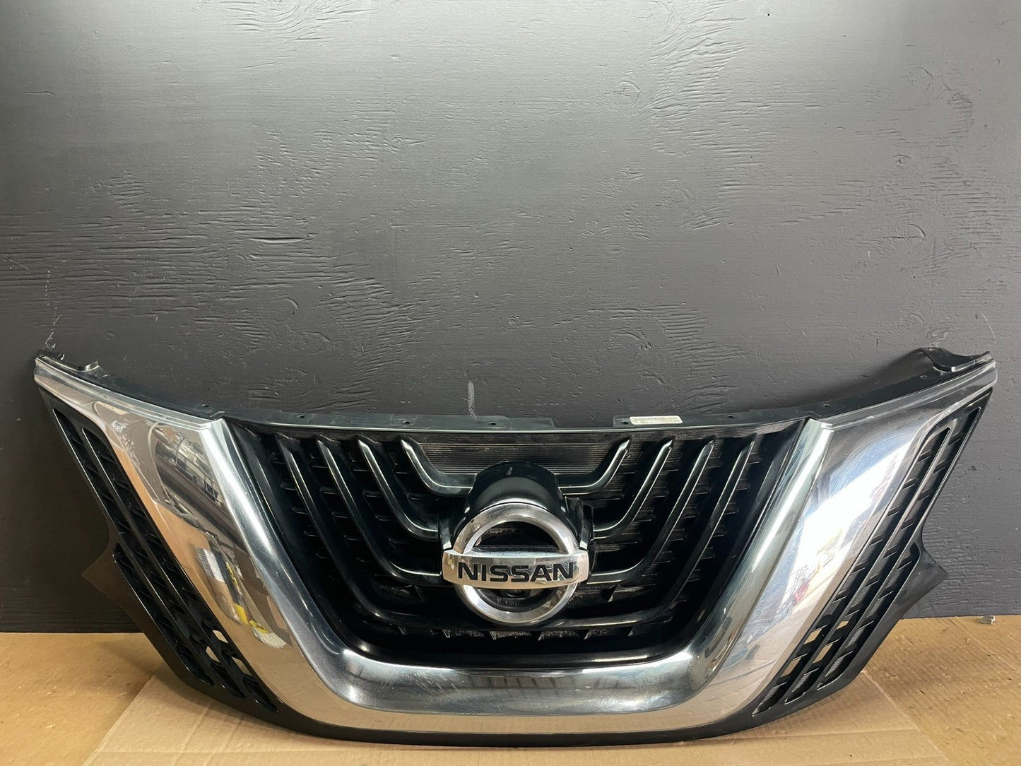 2015 to 2018 Nissan Murano Front Upper Front Camera Grill Grille OEM AB7597 DG0