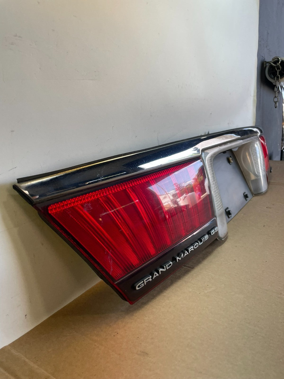 1998 to 2002 Mercury Grand Marquis Trunk Lid Center Tail Light ag2850 DG2