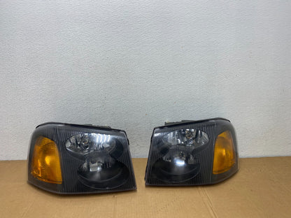 2002 to 2009 Gmc Envoy Left+Right Set Black Headlights Halogen AD0730 DW0