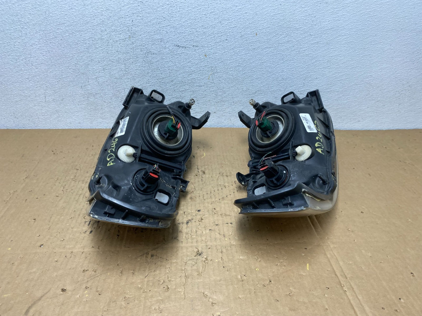 2004 - 2006 Nissan Sentra Halogen Left+Right Headlights AD2467 DW9