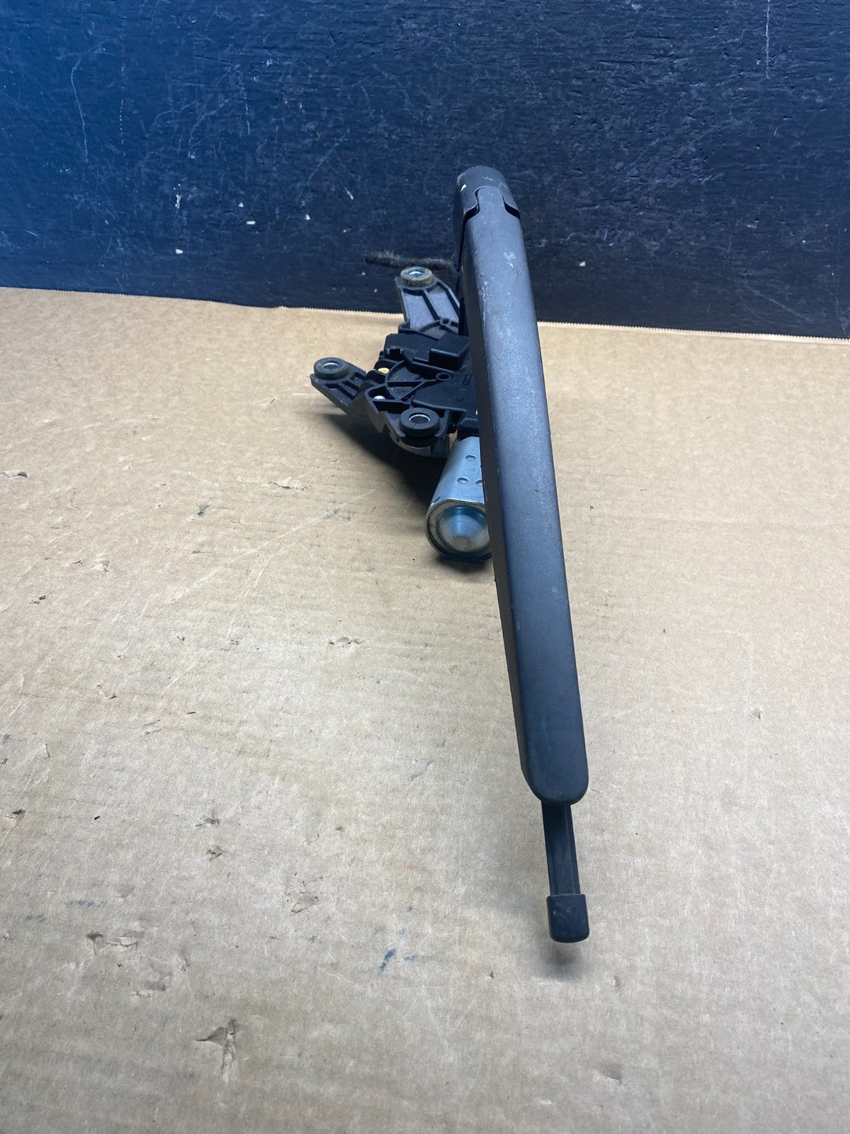 2020 to 2023 Ford Explorer Rear Windshield Wiper Motor af6592 DG2