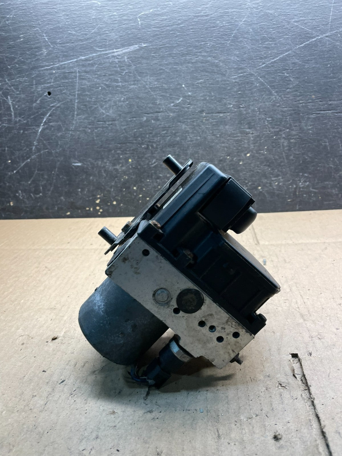 1999 - 2003 BMW 740i 750i ABS Anti-Lock Brake Pump 6755739 OEM V9077 DG1