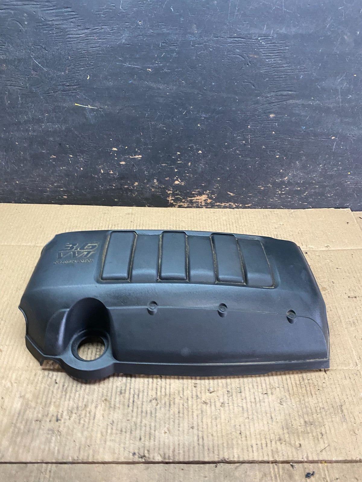 2007 to 2008 GMC Acadia 3.6L VVT Engine Cover Shield OEM T6636 DG0