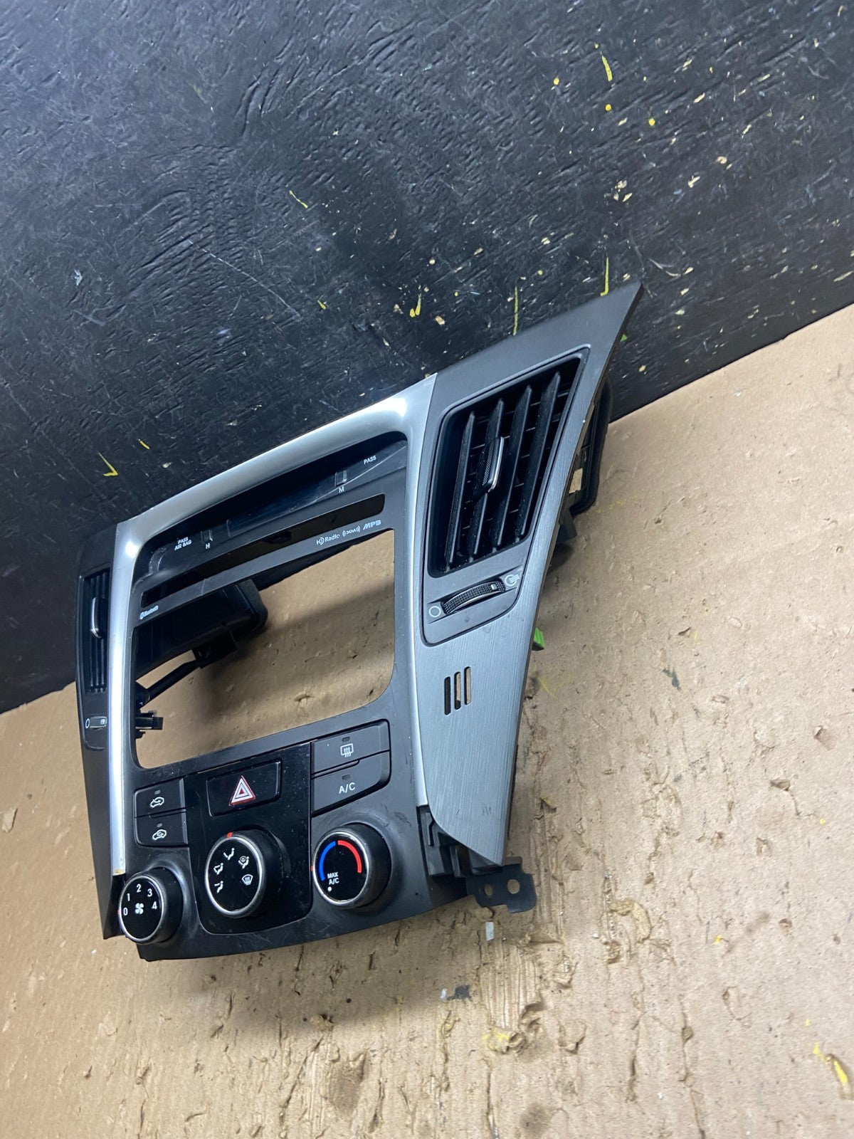 2011 to 2014 Hyundai Sonata Center Radio Climate Control Air Vent Bezel T8879 DG2