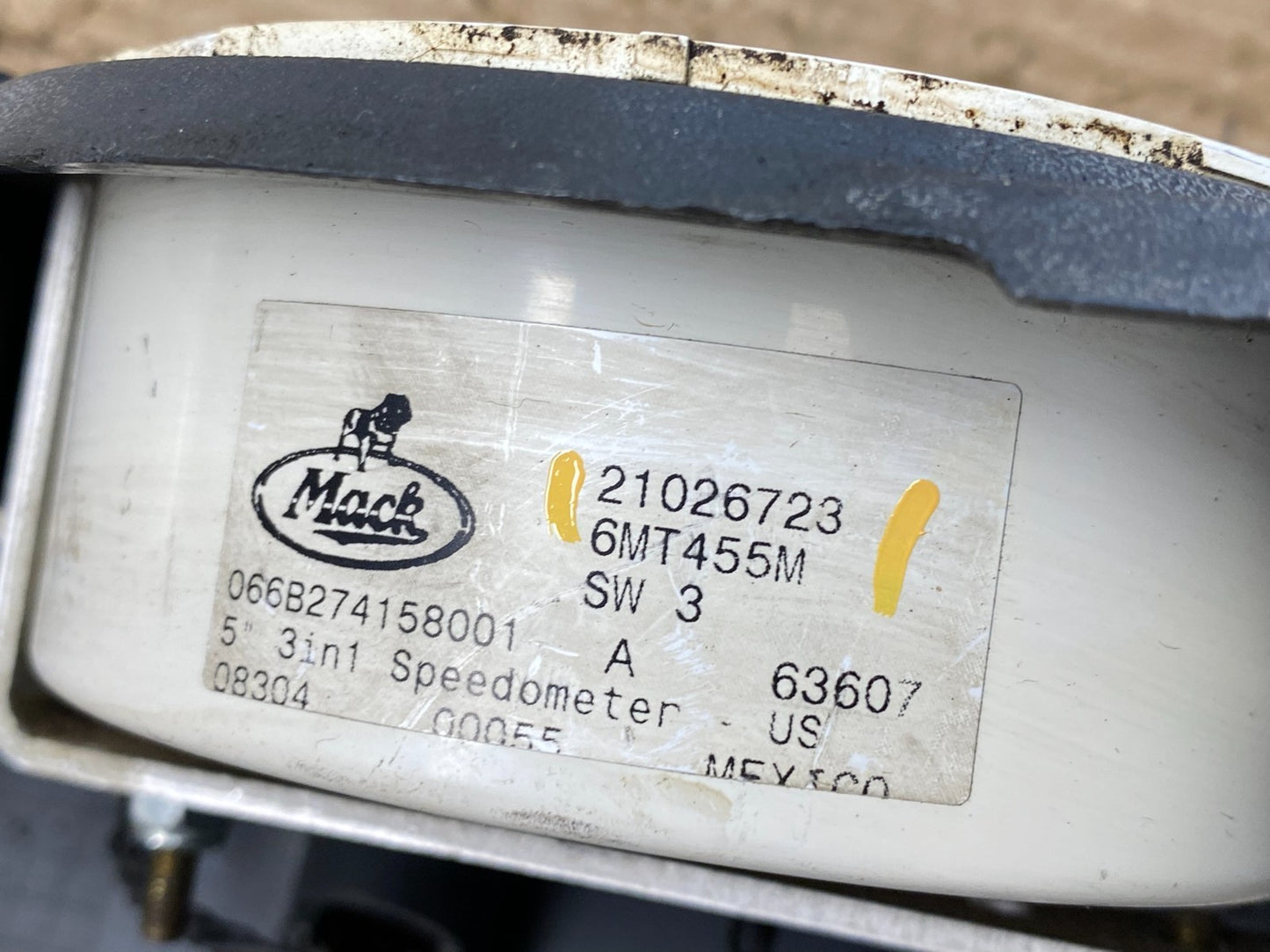 2011 Mack LE Instrument Panel Cluster Z98656
