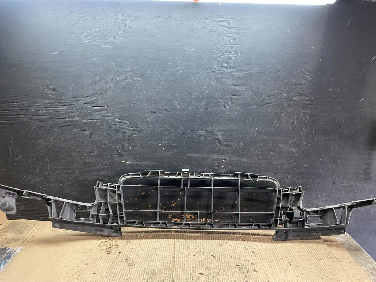 2009 2010 2011 Audi A6 Front Bumper Grille Bracket Retainer v4297 DG3