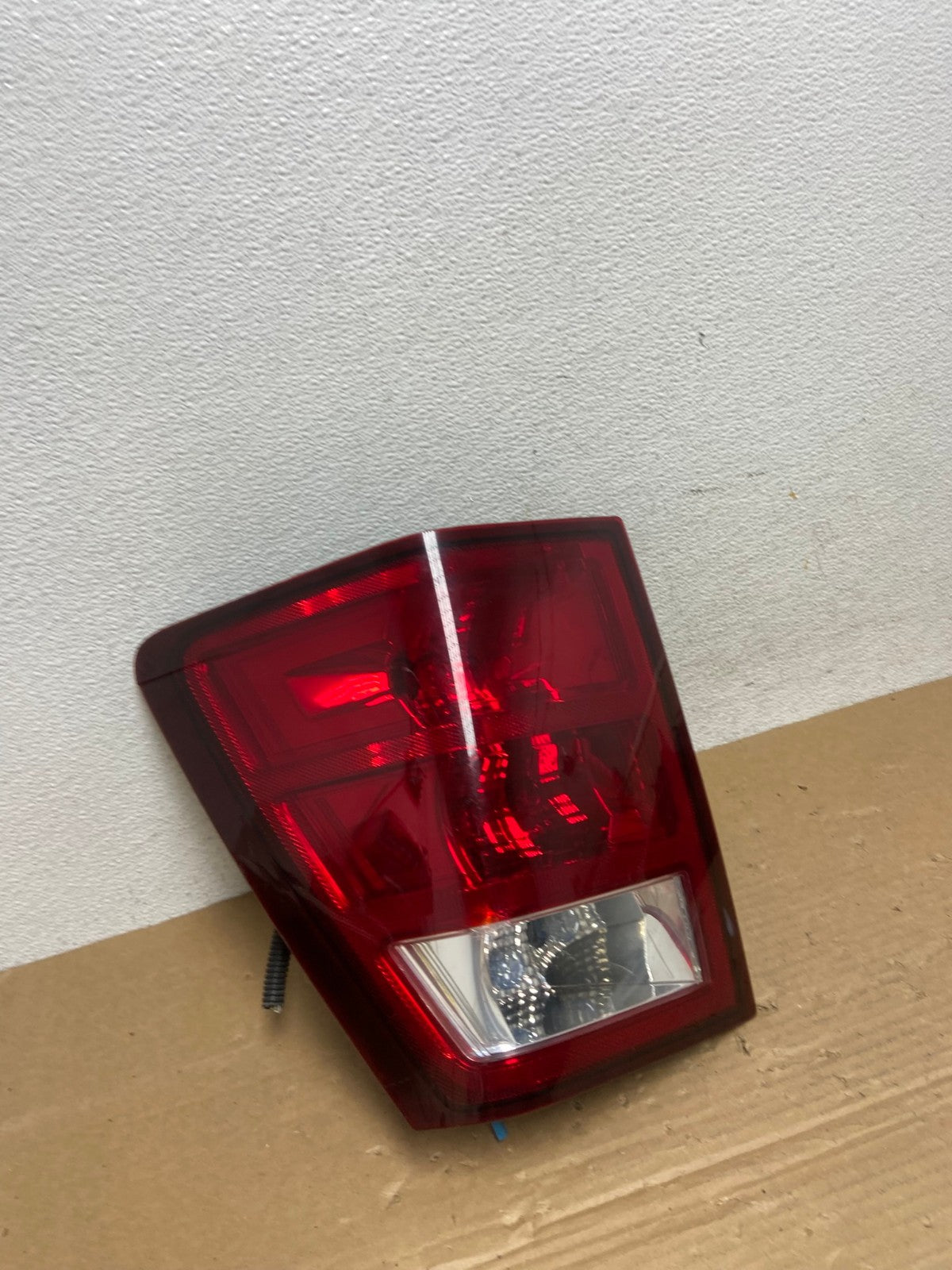 2005 to 2006 Jeep Grand Cherokee Left Driver Side Lh Tail Light AD3969 LK2
