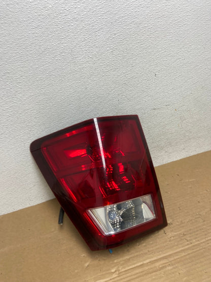 2005 to 2006 Jeep Grand Cherokee Left Driver Side Lh Tail Light AD3969 LK2