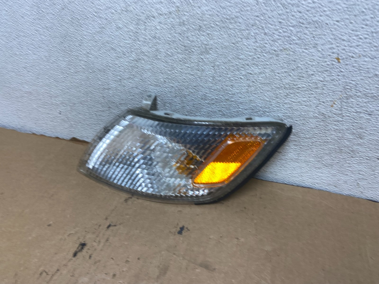 1997 to 1999 Lexus ES300 Left Driver LH Side Turn Signal AG2173 DW1