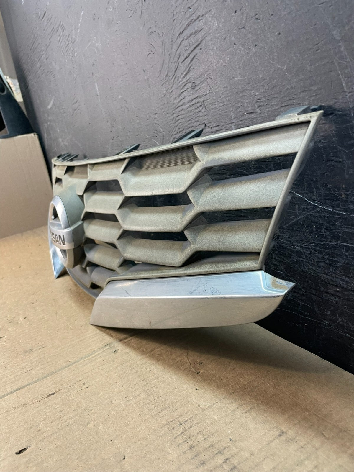 2008 to 2009 Nissan Altima Coupe Front Upper Grill Grille AD5519 DG1