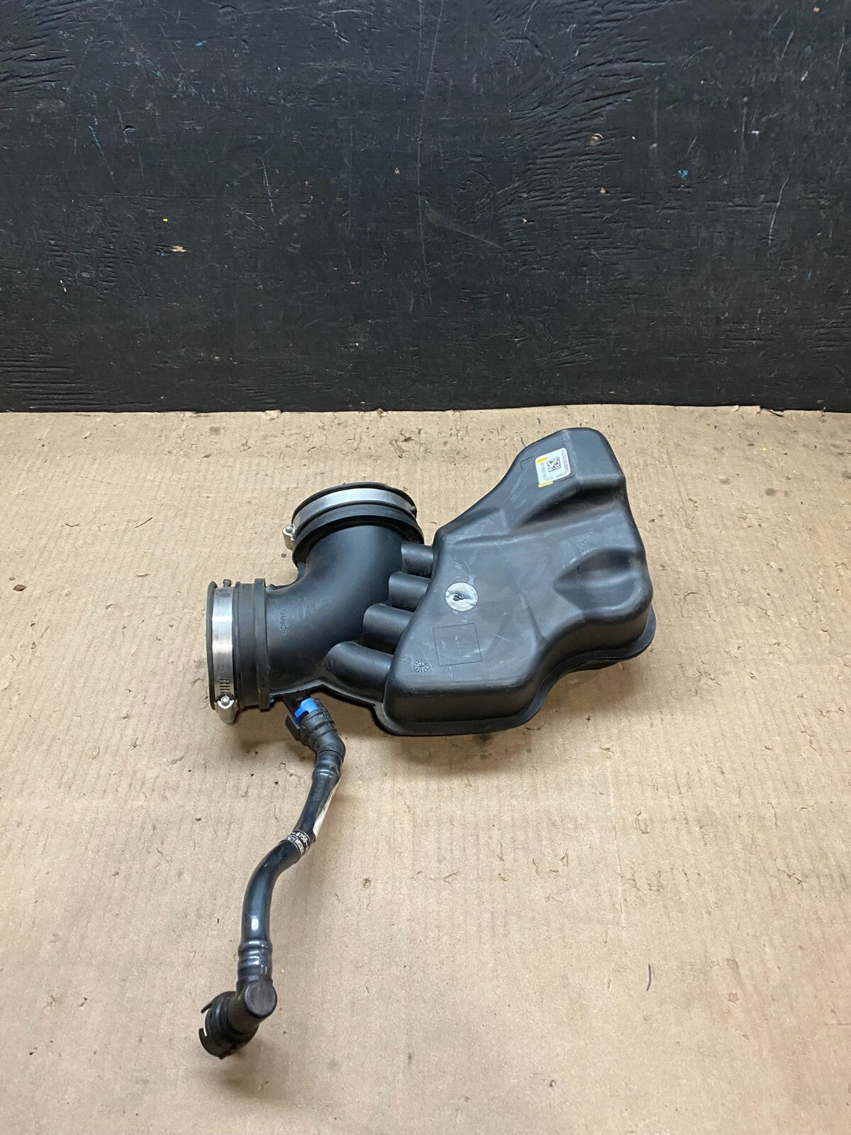 2020 to 2022 Ford Explorer OEM Air Right Intake Cleaner Inlet OEM j0666 DG14