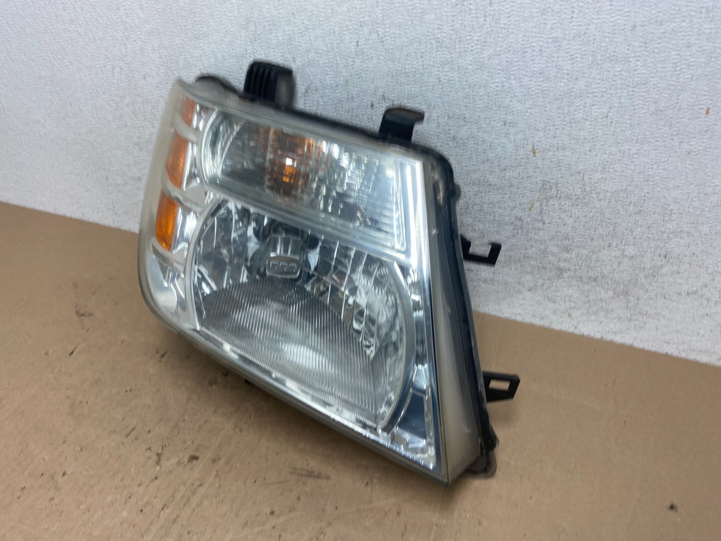 2008 to 2012 Nissan Pathfinder Halogen Headlight Right Passenger AE6021 DW1