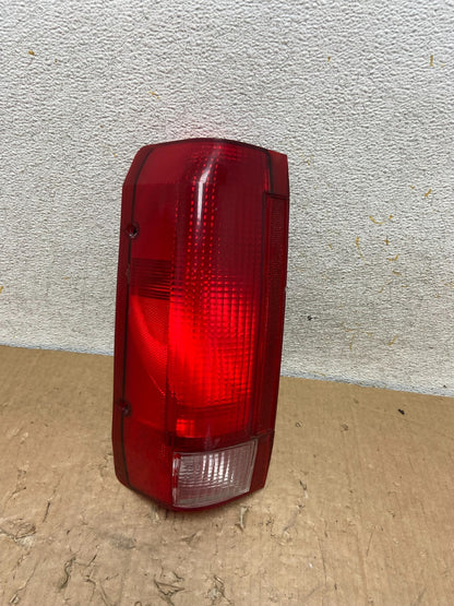 1989 to 1996 Ford F150 F-150 Left Driver LH Side Tail Light AI9313 DW0